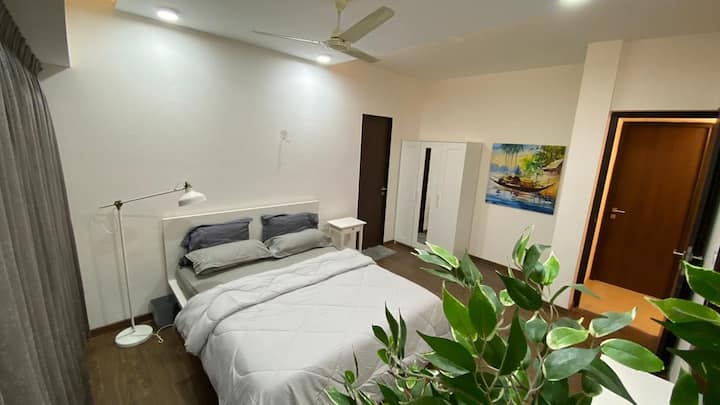 Beautiful Lavish AC 3BHK
